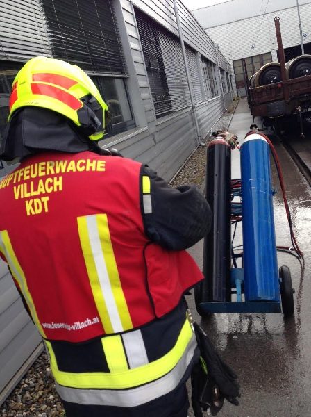 Brand Acetylengasflsche in Villach EKO Cobra im Einsatz (Bild 3)